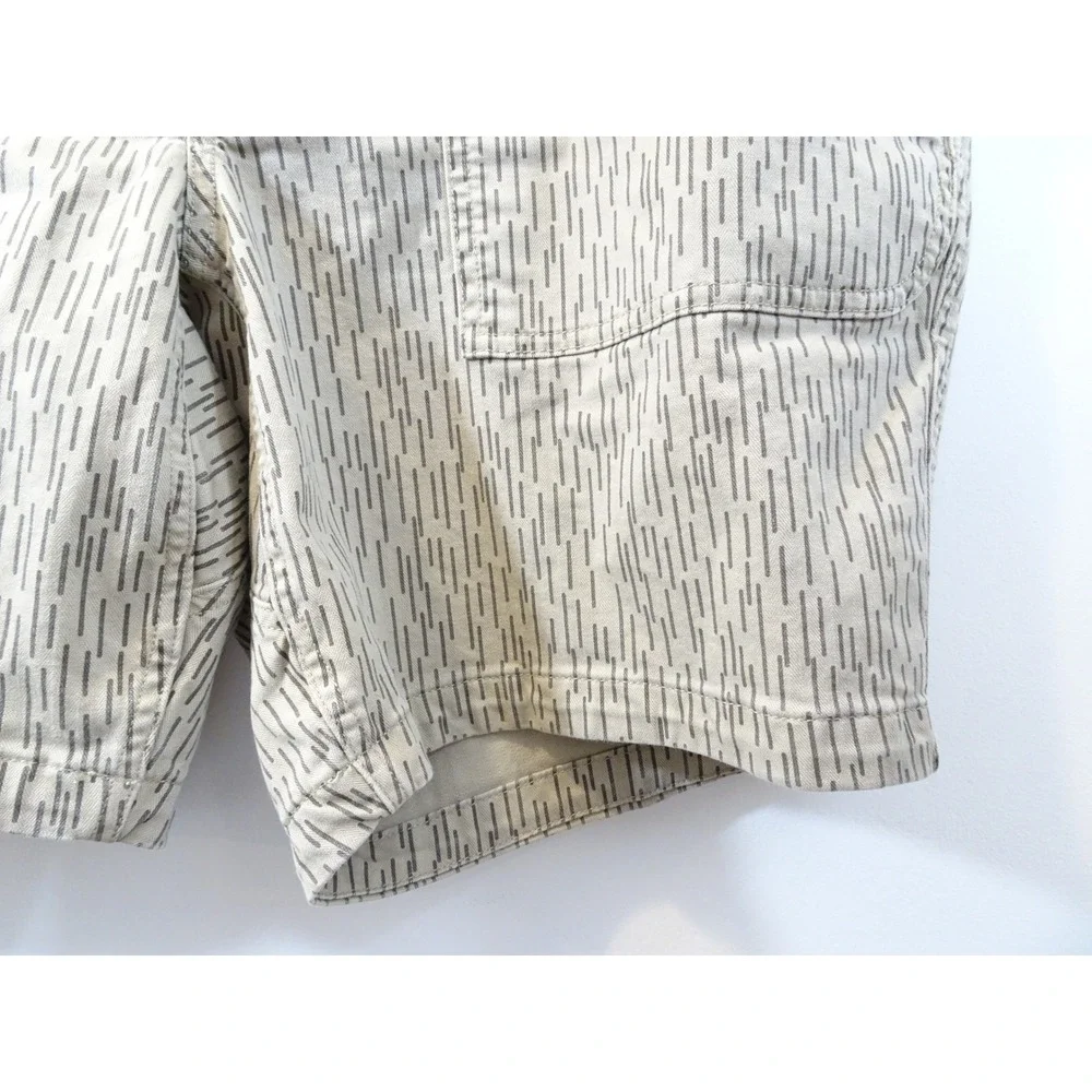 Duluth Trading Co Mens Size 40 Standard Fit Rain Drop Camo Shorts Tan Cotton